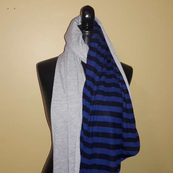 Converse Accessories - 🎄 Converse reversible scarf/wrap NWT Cute!